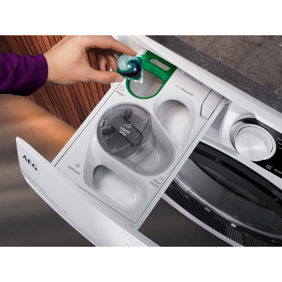 AEG - 10 kg washing machine - LFR73144OU