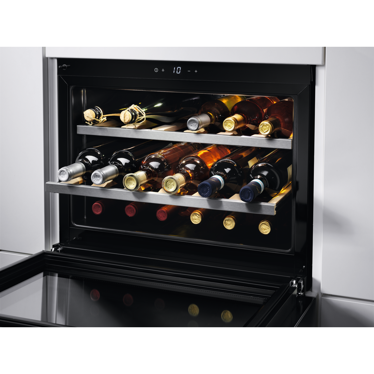 AEG - Вбудована винна шафа - KWK884520M