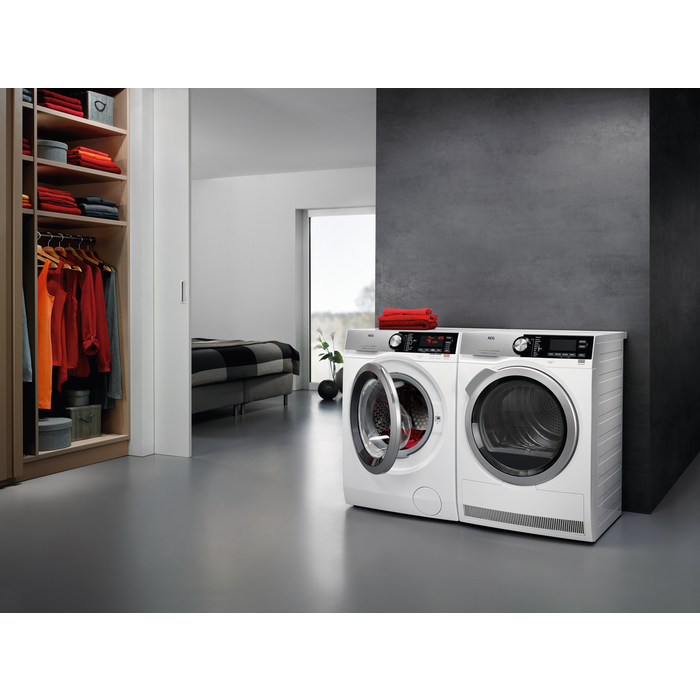 AEG - 8 kg washing machine - L8FEC68SR