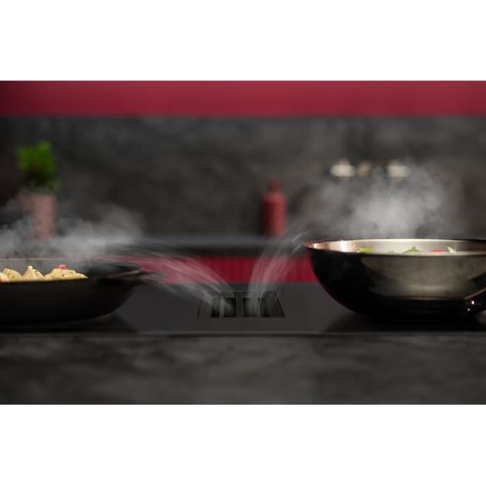 Automatic Extractor Control adjusts automatically when cooking.