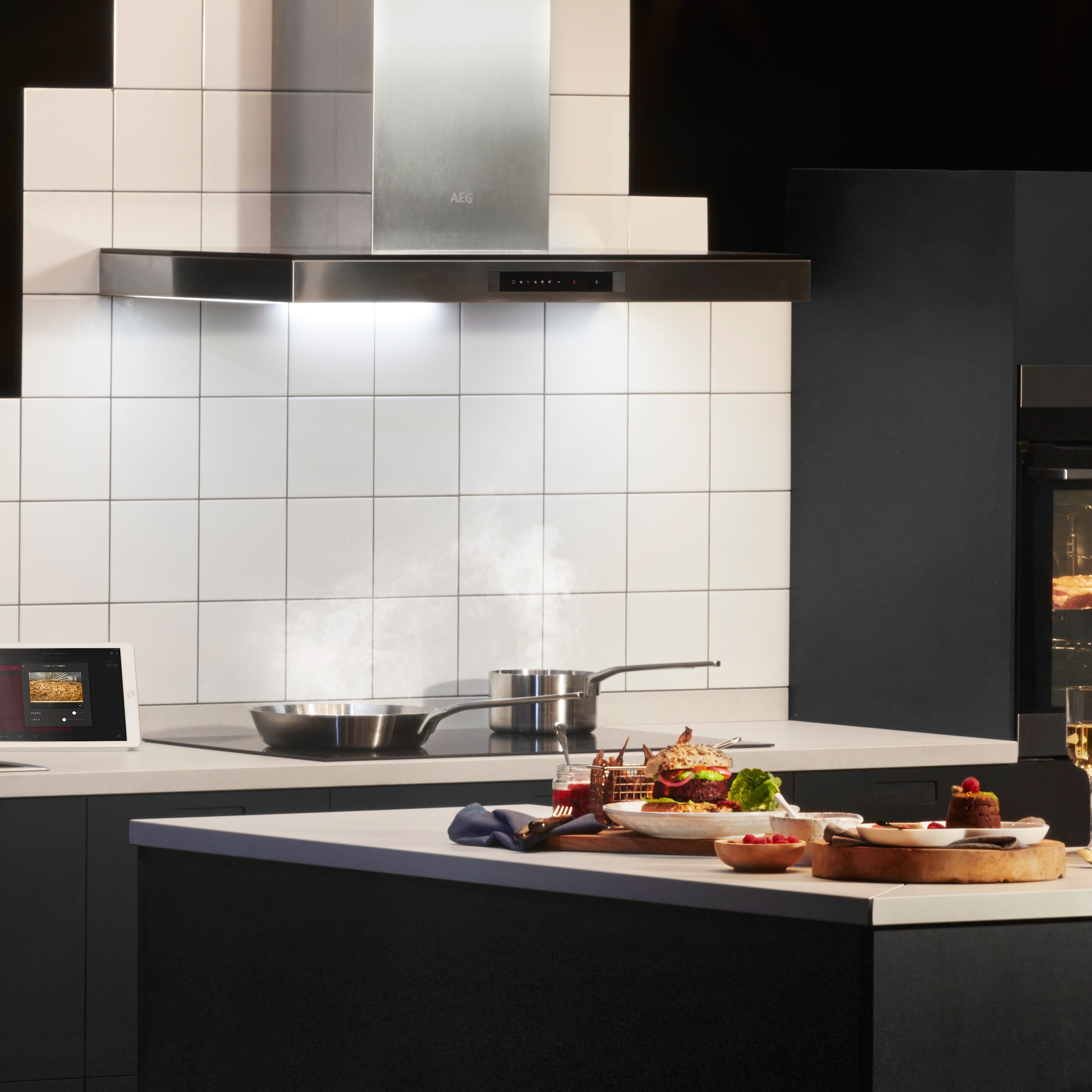 Вытяжка Electrolux на стильной кухне 