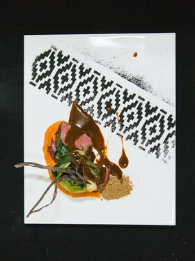 Блюдо с изысканными продуктами