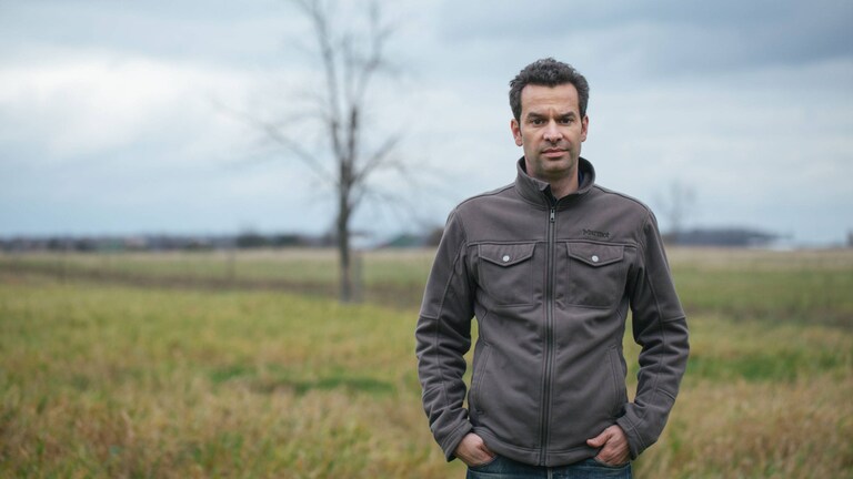 Марк Шатцкер на трав'яному полі